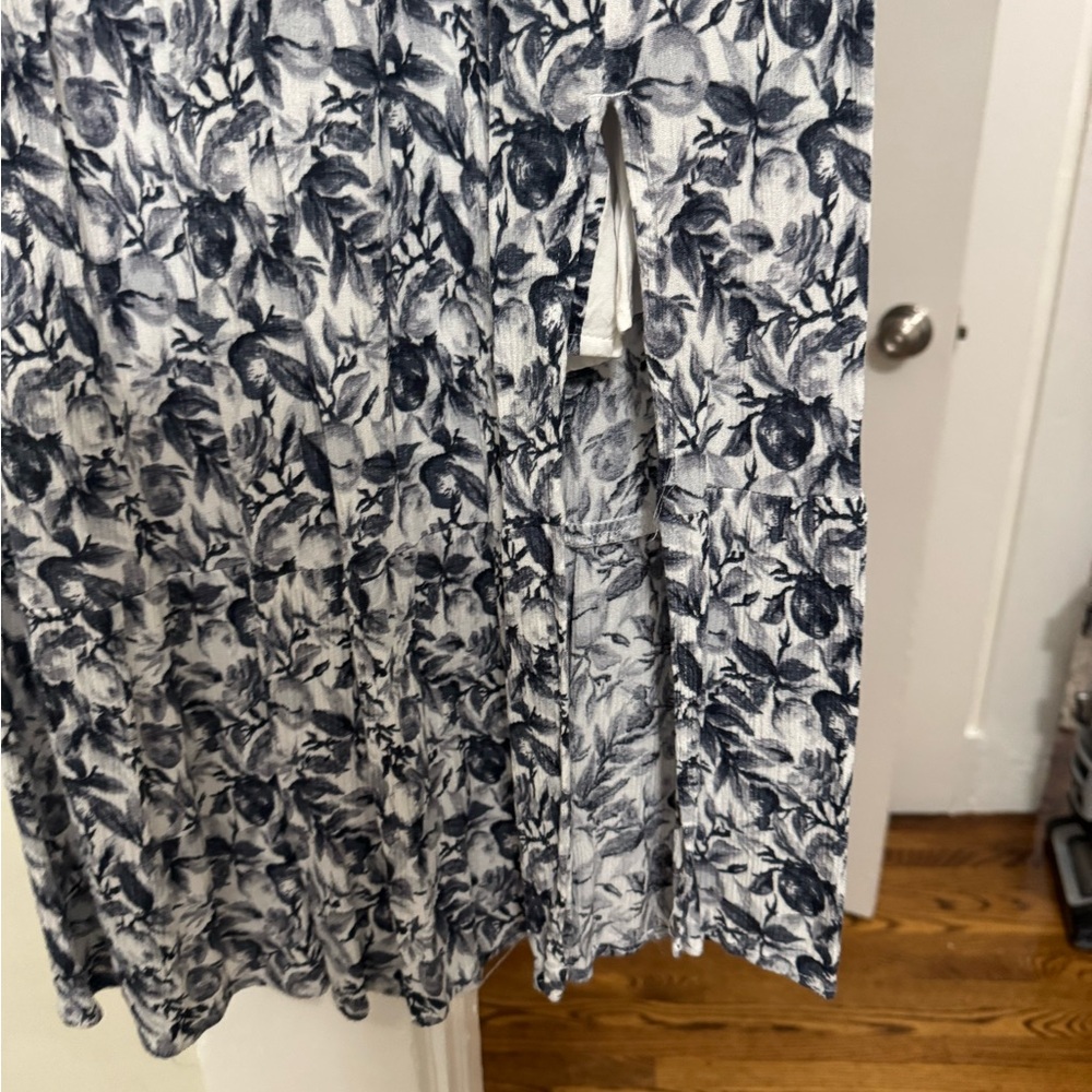 Abercrombie & Fitch Navy and White Floral Midi Dress - Picture 3 of 4